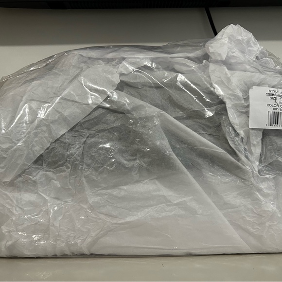 Marc Jacobs QUILTED
XL DUAL CONVERTIBLE SHOULDER BAG - Picture 14 of 14